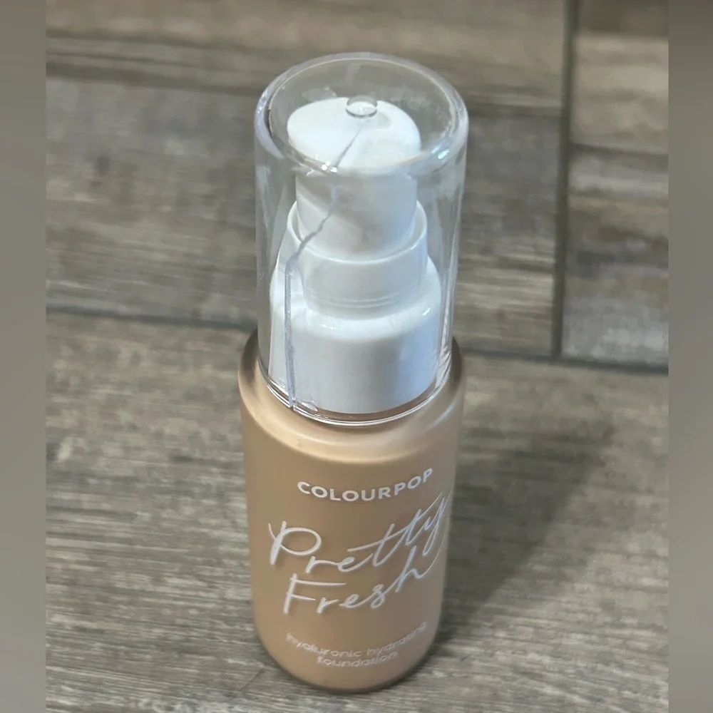 Colourpop pretty fresh foundation Medium 80w